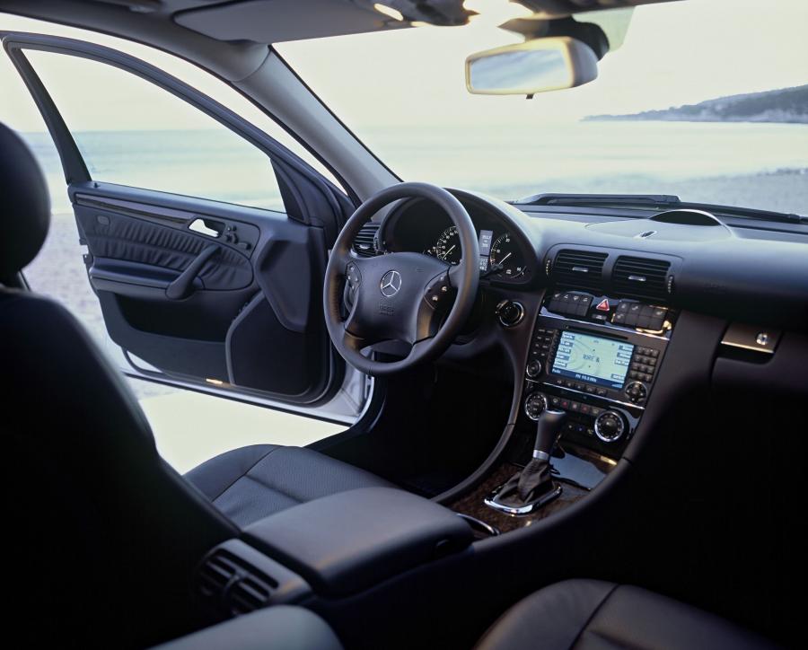  Mercedes-Benz C-Class 2004 года  (фото 56 из 88)